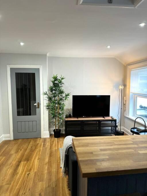 High Wycombe Centre- 2 Bed Flat Apartment Bagian luar foto